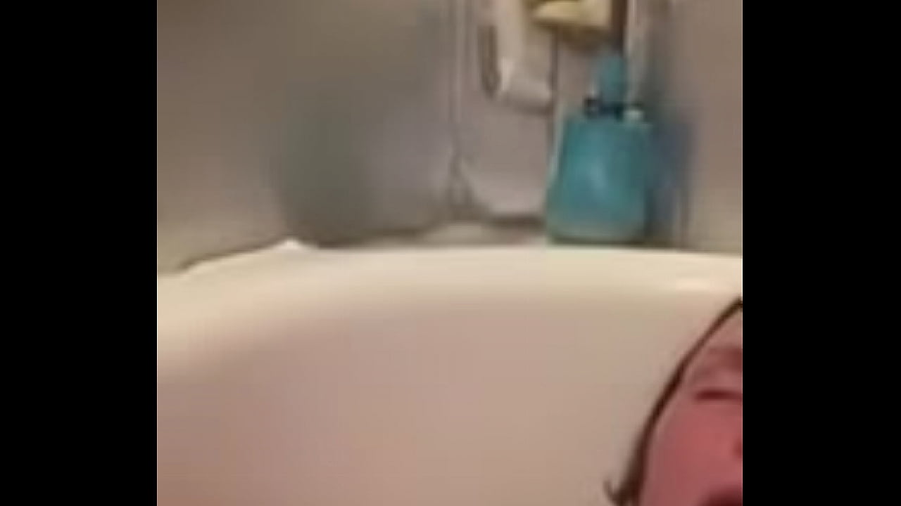 Getting a most insane orgams in a bath