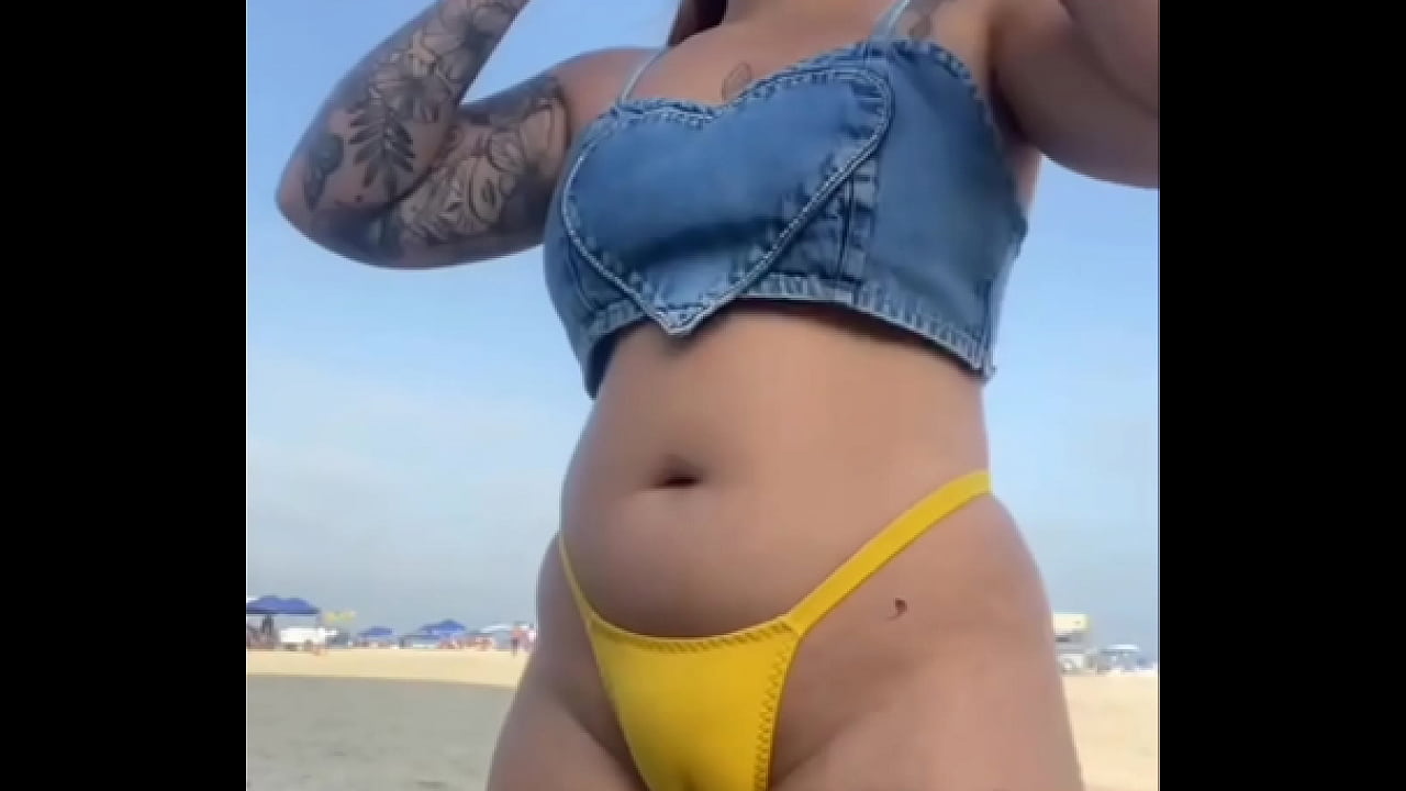 FIZ O CARA FICAR DE PAU DURO NA PRAIA