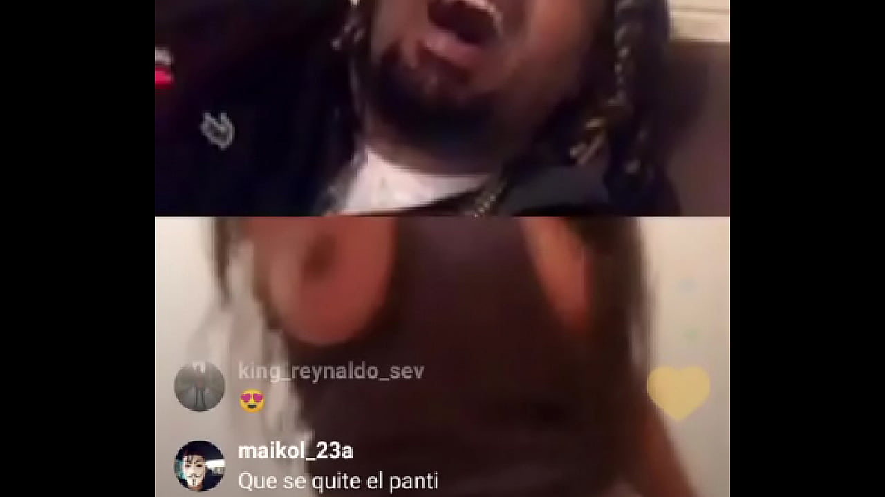 Me enseñó una teta en live