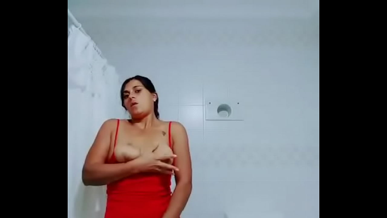 La chica de la limpieza se masturba para mi