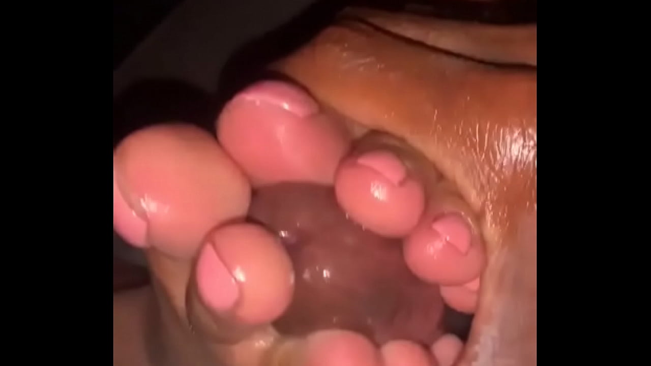 Make paapa cum. With his feet