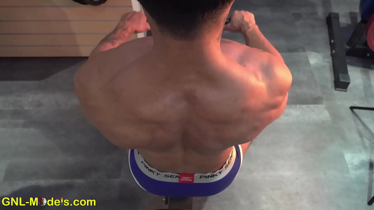 Muscle amateur guys gets pecs exercise