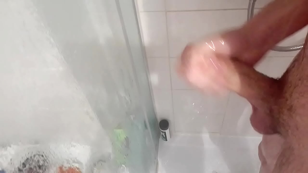 Polish guy masturbates in shower