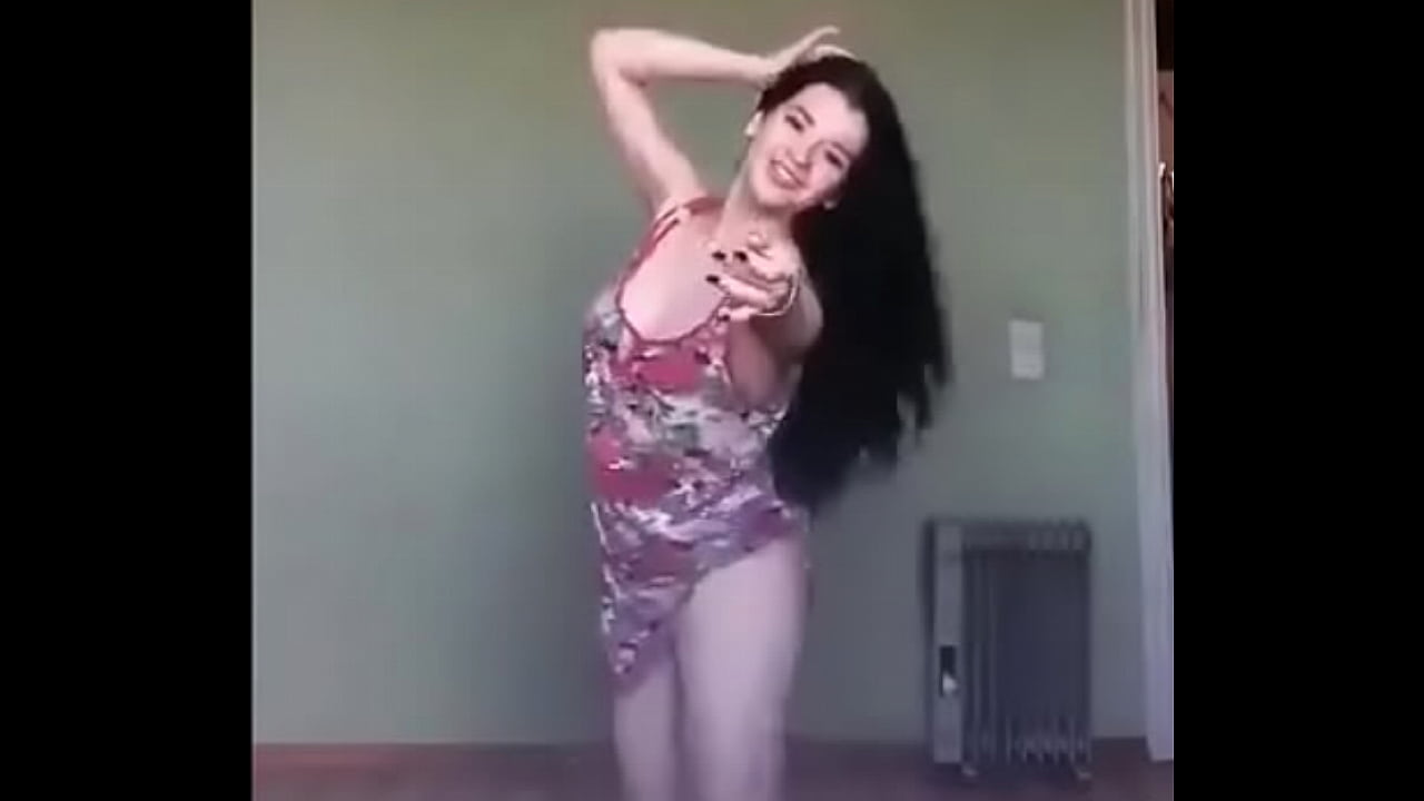 Horny virgin girl dancing just check her ass moves