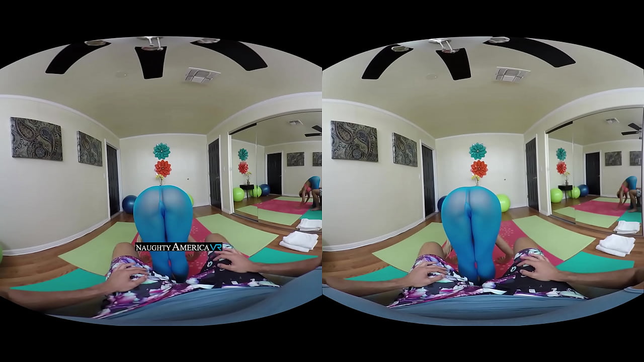 Yoga One-On-One with Luna Star - Naughty-America VR - VR Porn