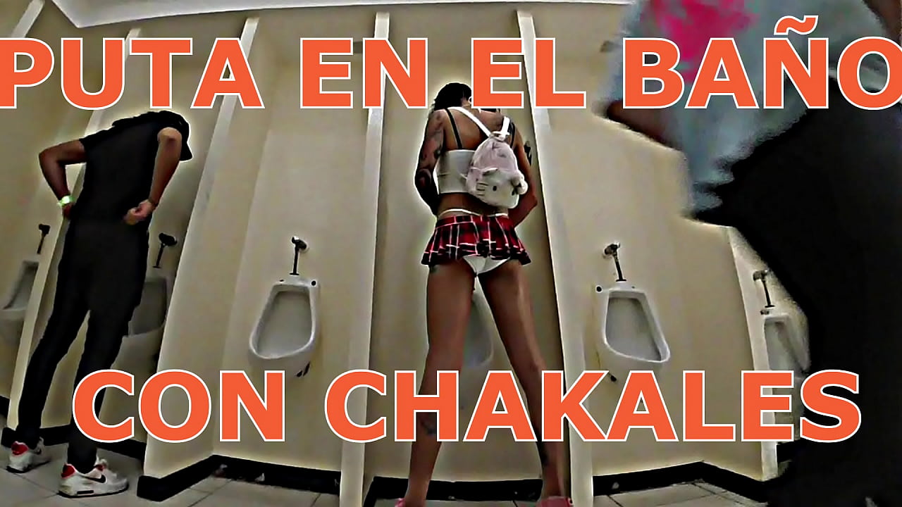 Flaquita exhibe sus bragas a los chakales