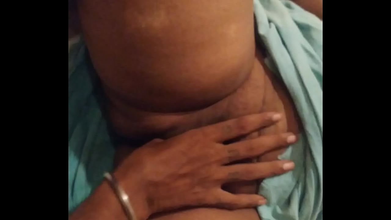 My neighborhood aunty suck my dick and drilled her pussy