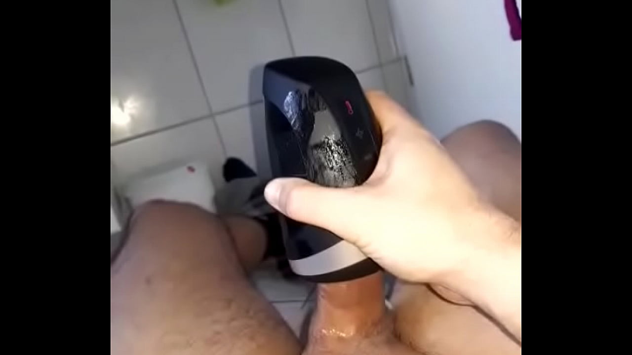 Hard cumshot while i use satisfyer