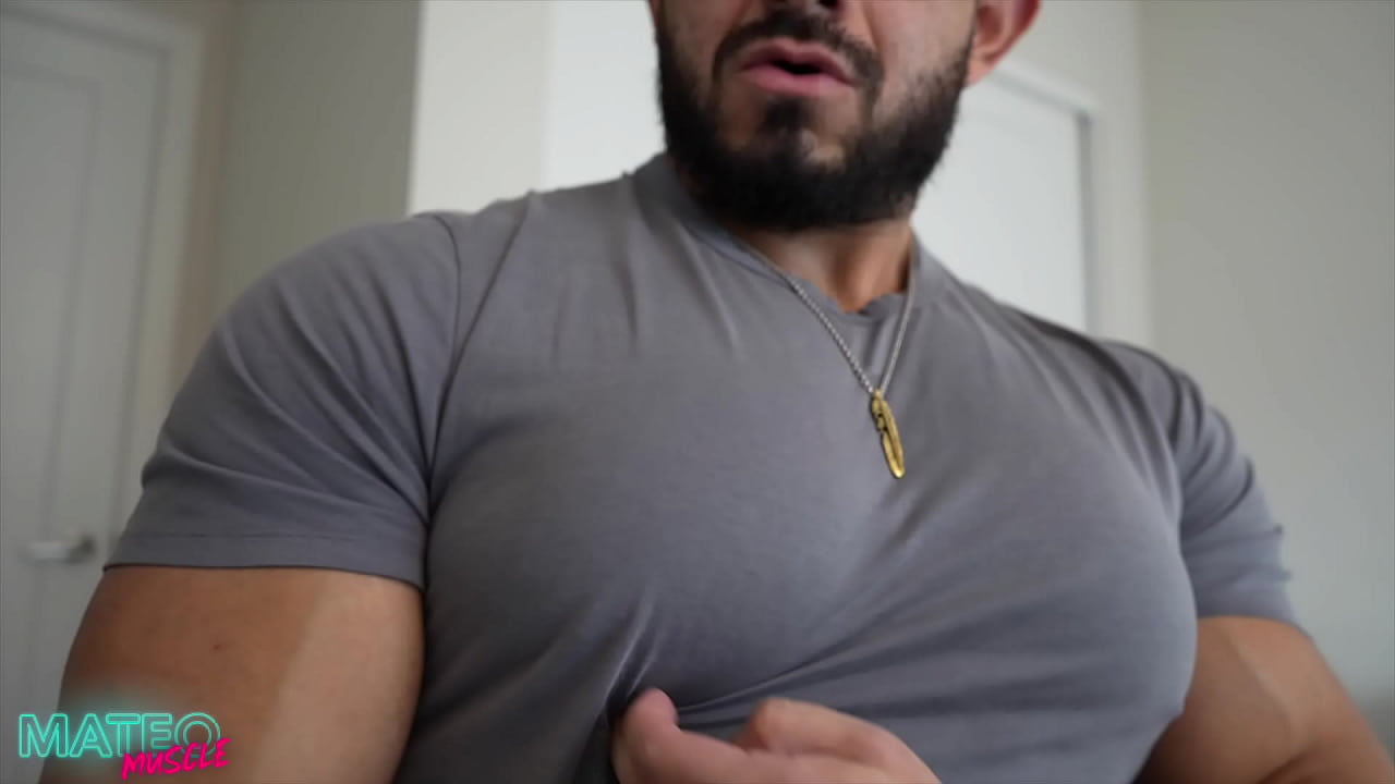 BODYBUILDER CHEST WORSHIP IN T-SHIRT