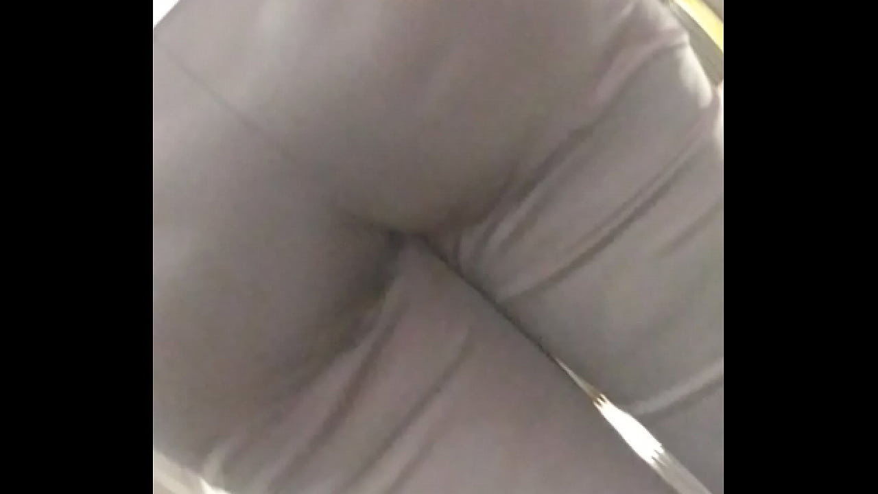 nice ass on escalator