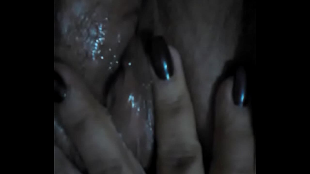 FINGERING WET PUSSY