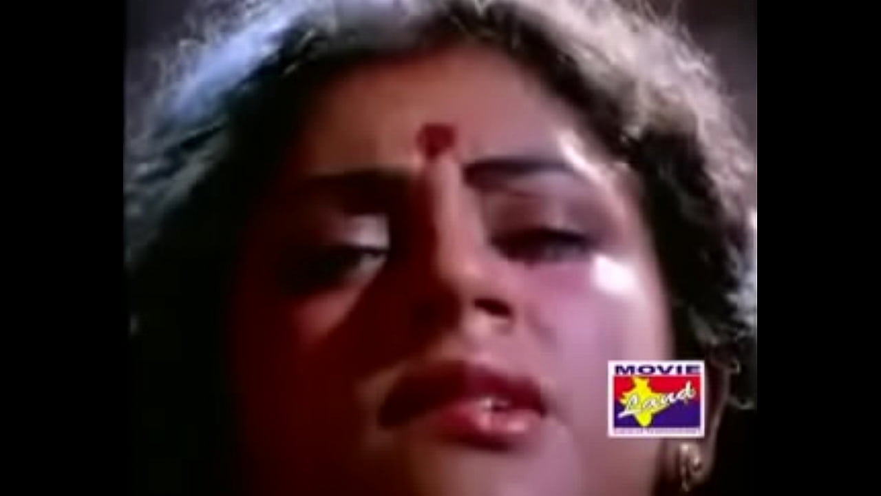 Sobhana hot sex in Idhu Namma Aalu - YouTube