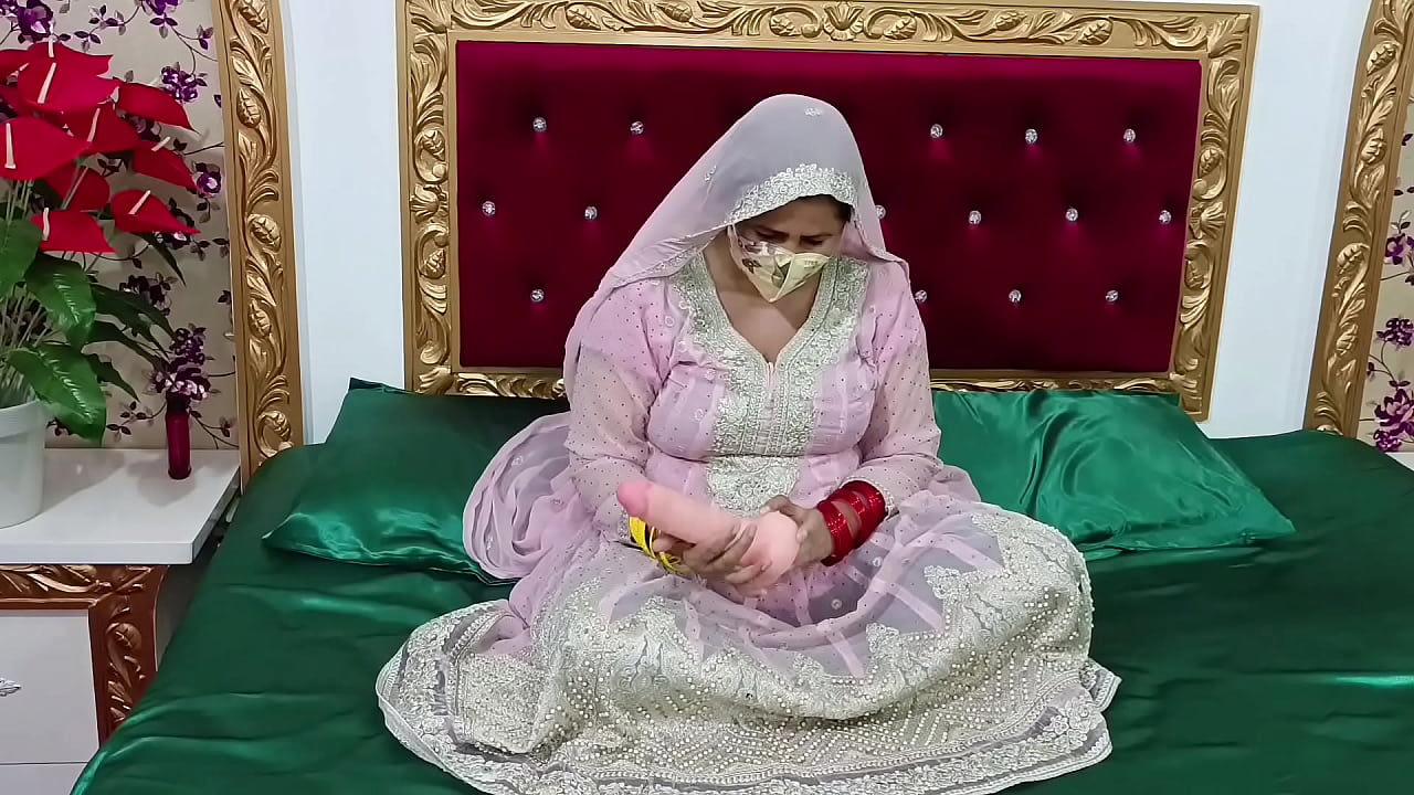 Pakistani Sexy Aunty Masturbating In Wedding Dress