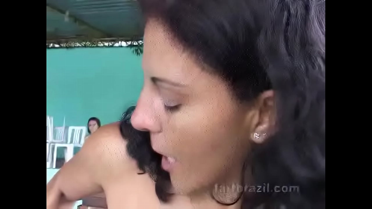 Patroa peidando na cara da empregada