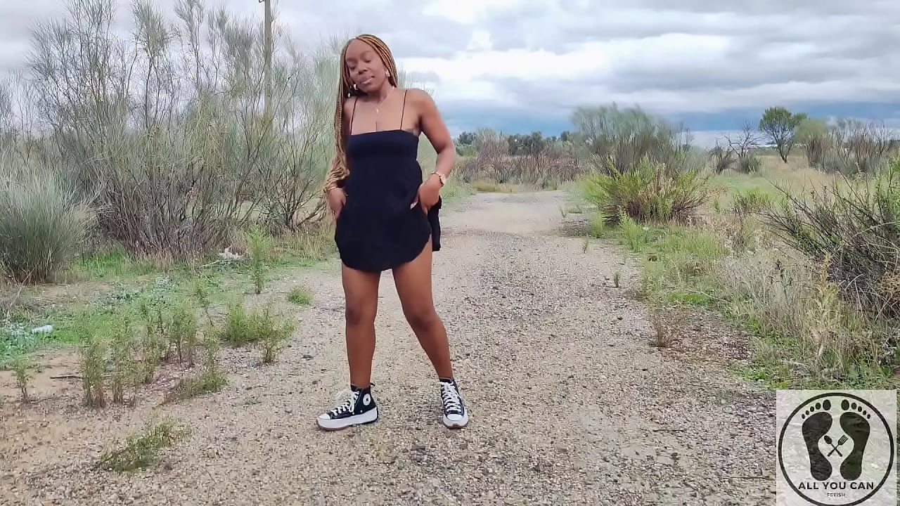 BIG ASS TITS OUT EBONY WALKING UPSKIRT SNEAKERS CONVERSE