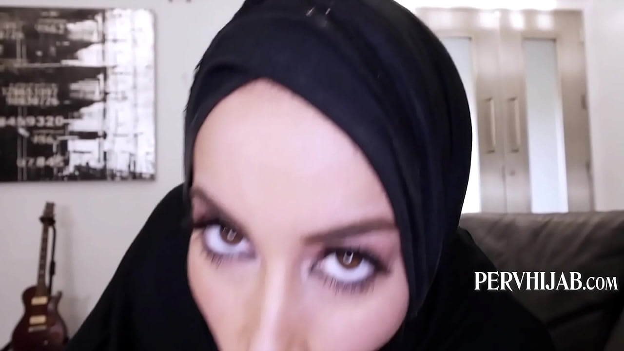 Middle Eastern Hijab Lady Affair With White Cock