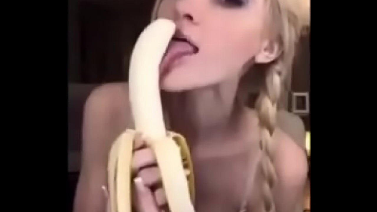 Teen sucks banana