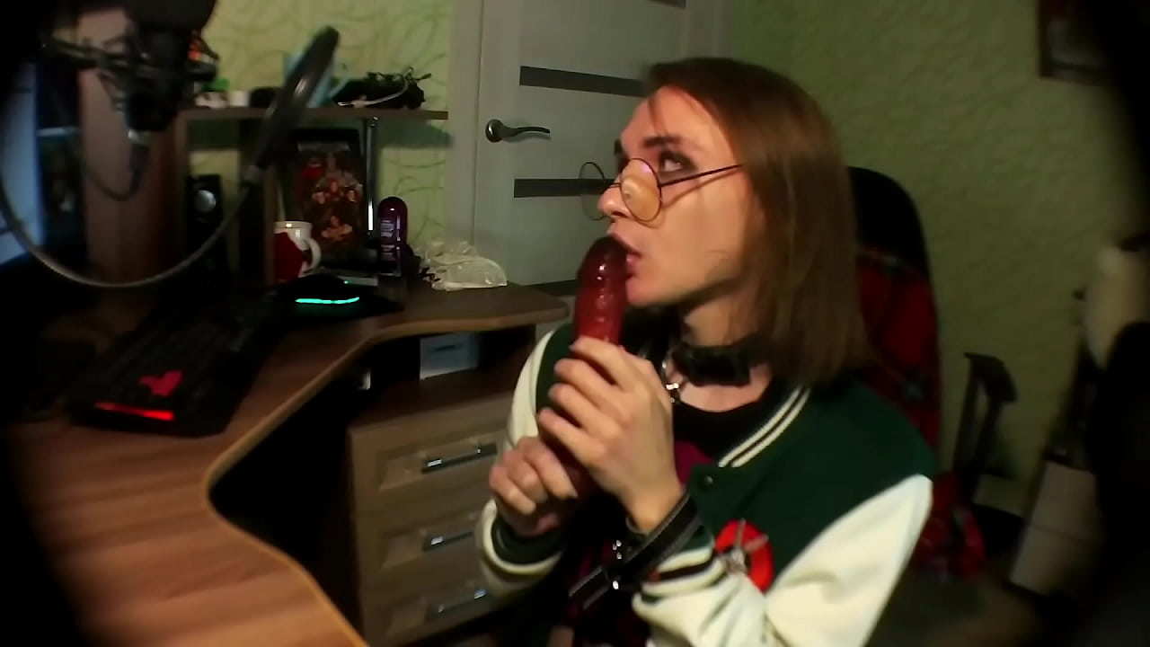 femboy gives dildo a messy head and fingers ass till it gapes