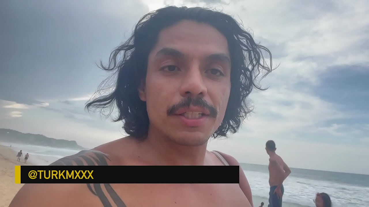 El Turko jalándosela en la playa, macho latino entrón masturbándose y meando en la playa Punta Zicatela Puerto Escondido Oaxaca Mexico leche #Turkomex #tour2022