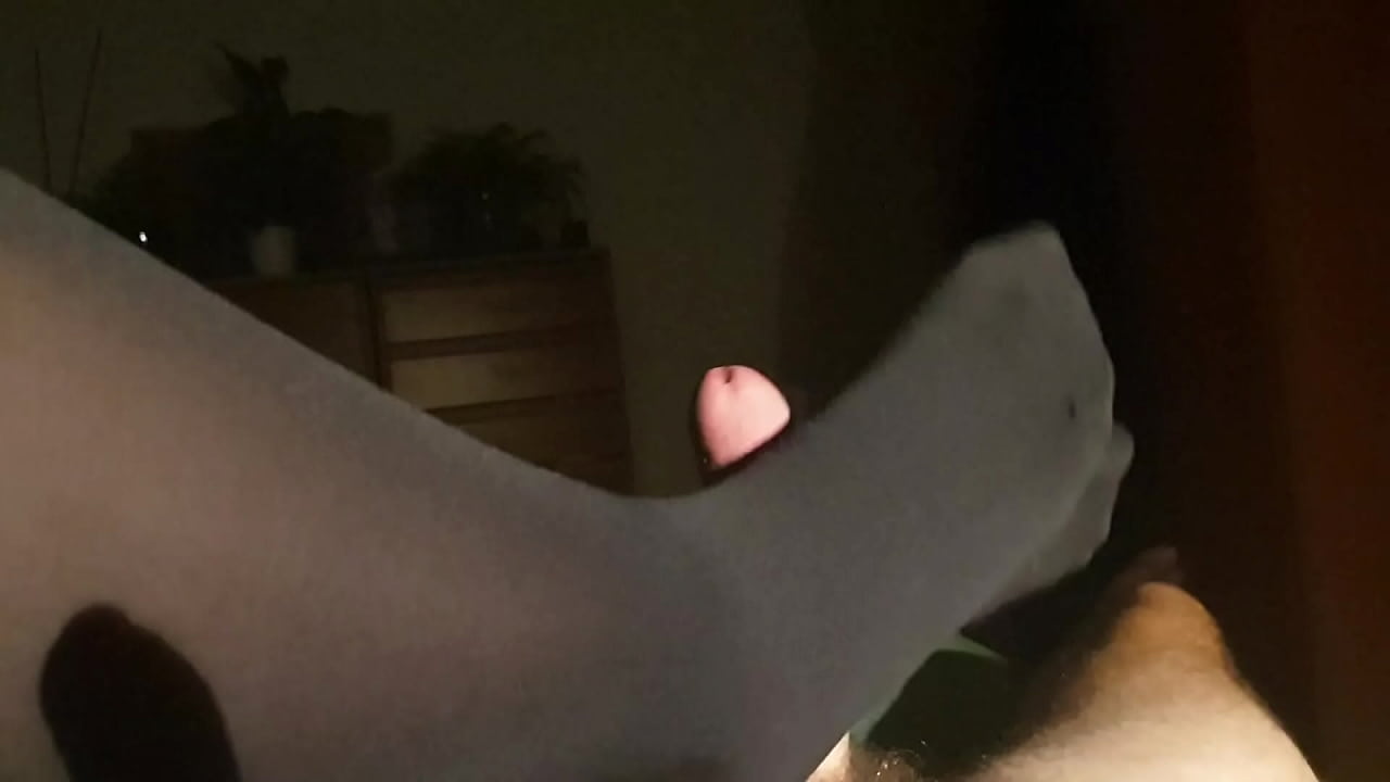 Step sister gives pantyhose footjob and gets a big cumshot on her feet !