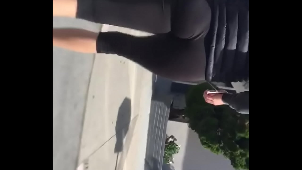 booty leggings lady 1