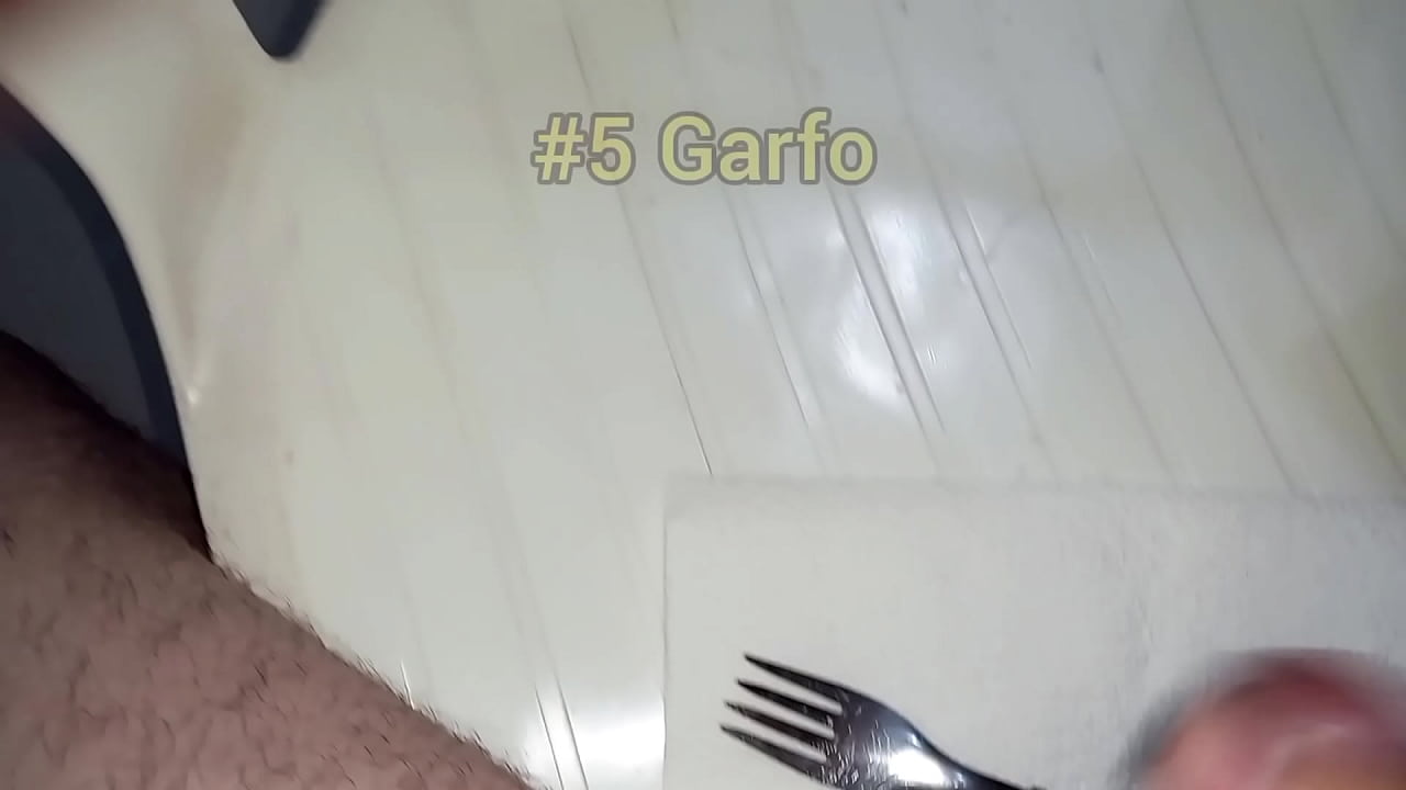 Fernando goza em objetos e em comida