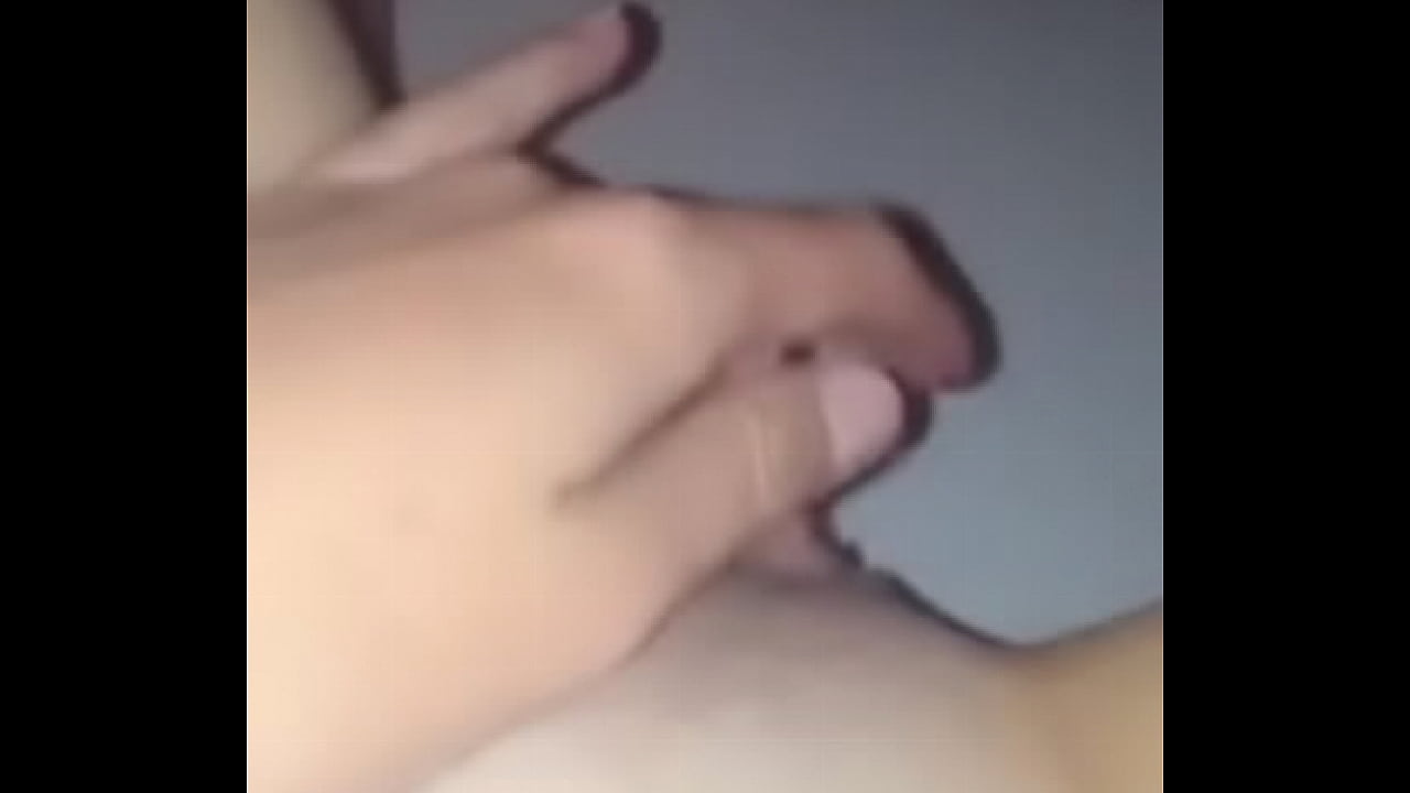 kik slut fingers her pussy