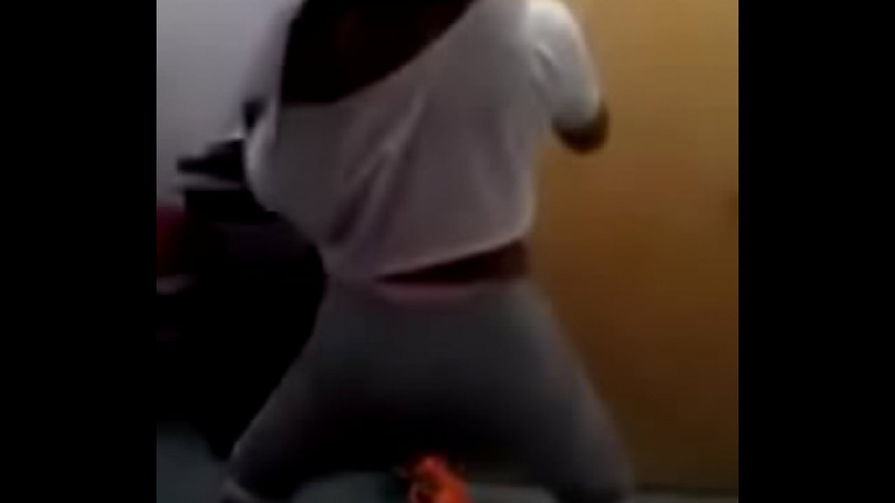 girl moving the ass