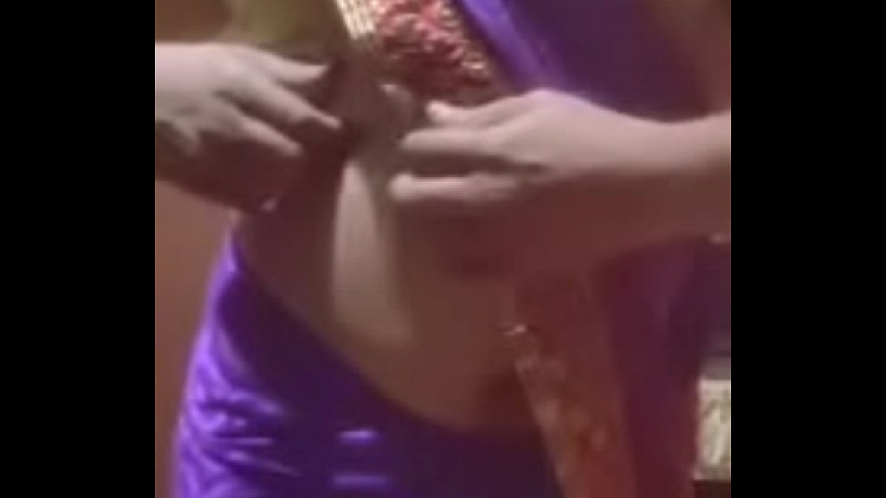 Epic saree navel