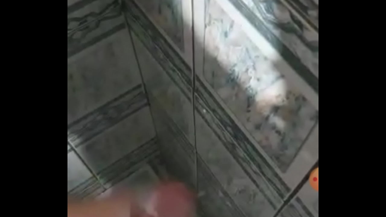 Men shows dick on shower on periscope