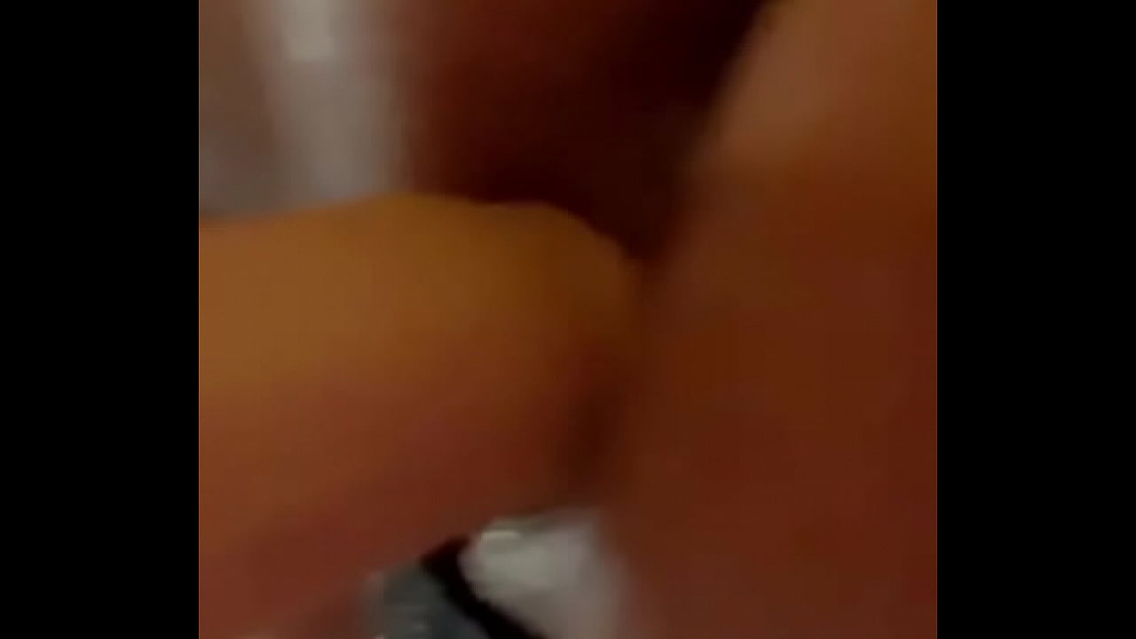 A Brunete Brasileira Lori Fontinele em Sexo completo com orgasmo Oral  com seu Pênis de brinquedo