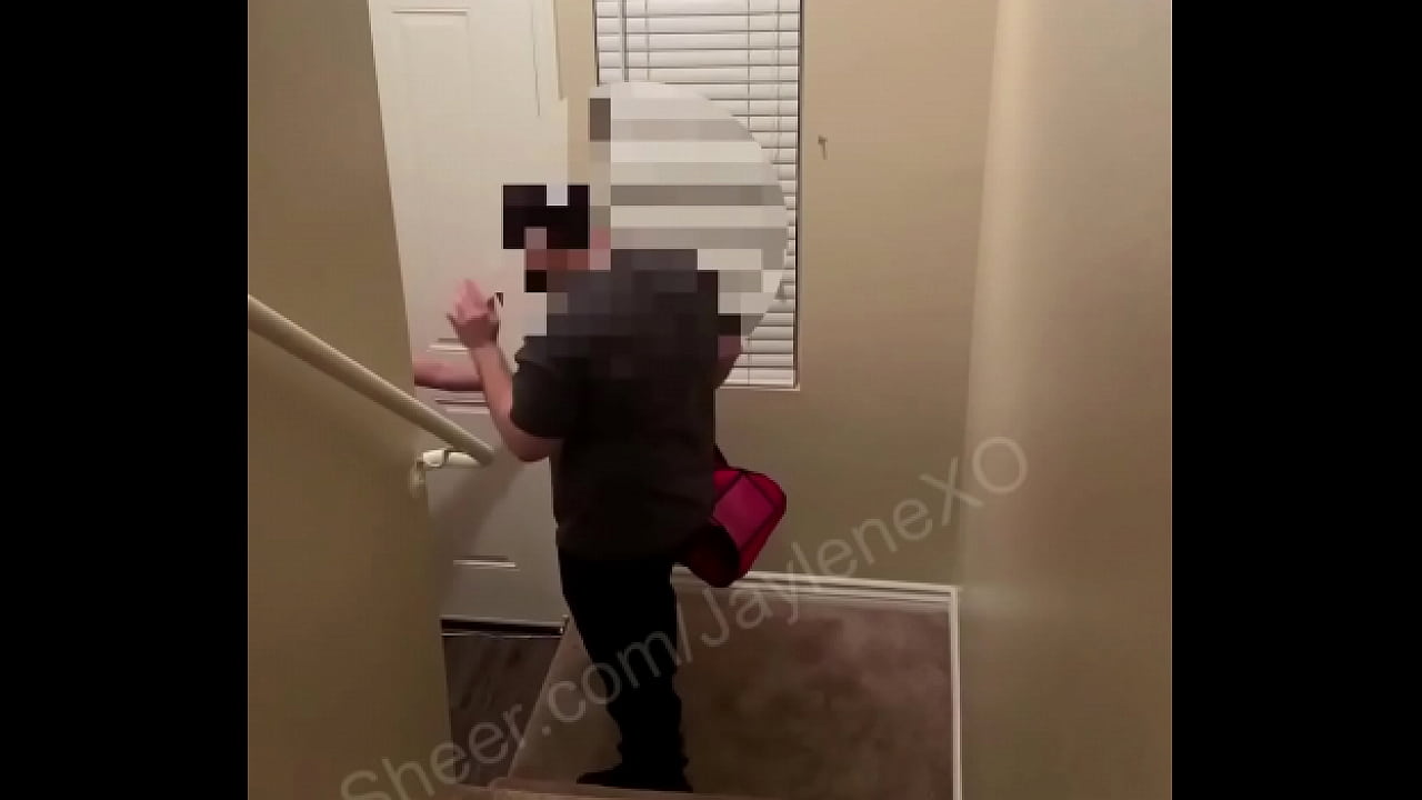Wife fucks the pizza delivery guy FULL VID
