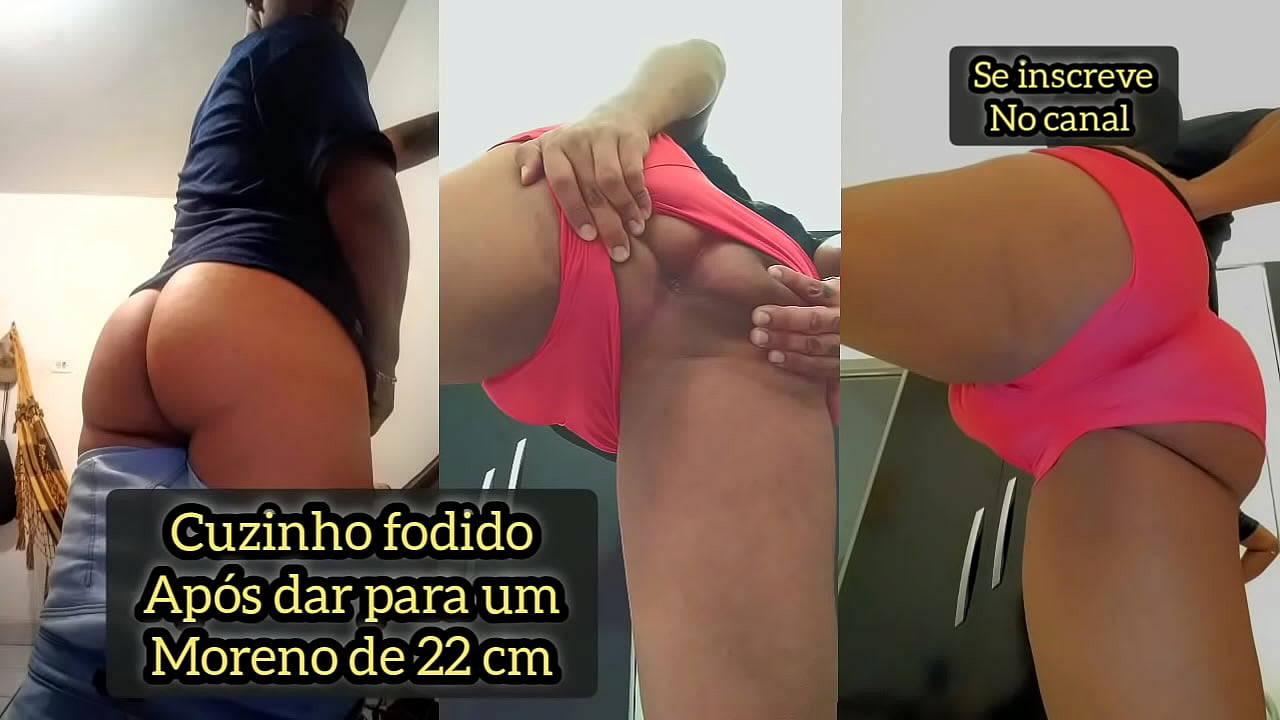 Mostrando o cuzinho cheio de tesão