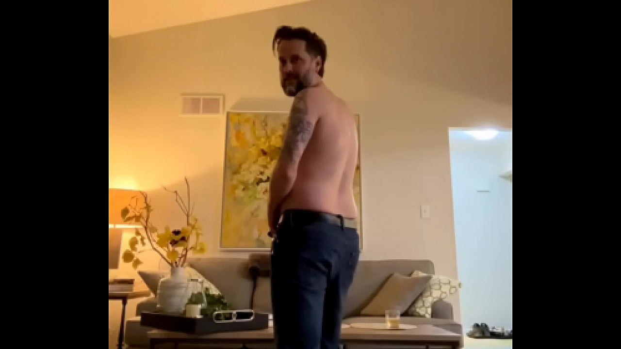 Jeremy shows off his body