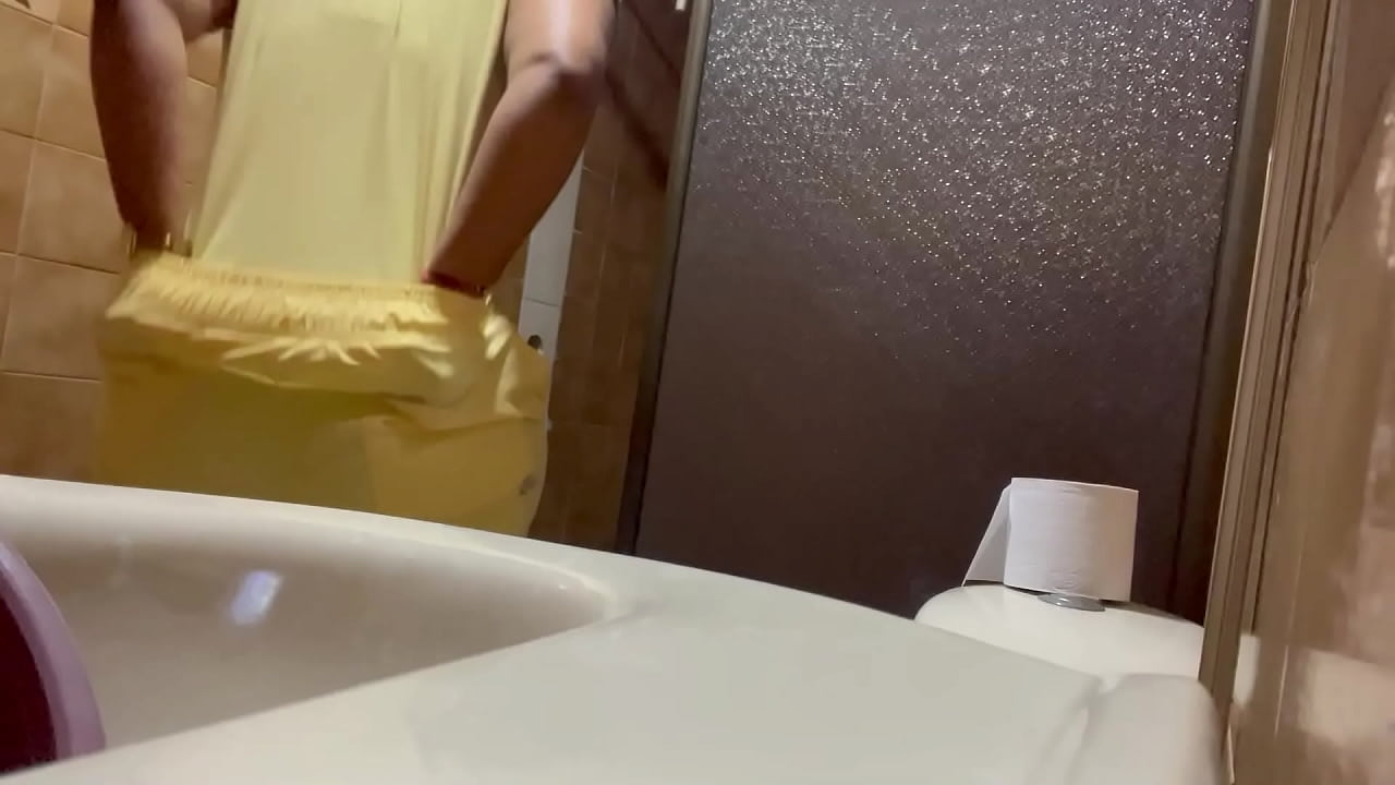 Camara de baño chica enfermera SEXY