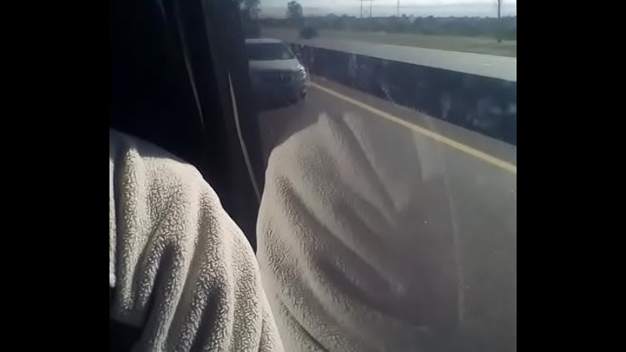 Acariciando la Polla en la Autopista