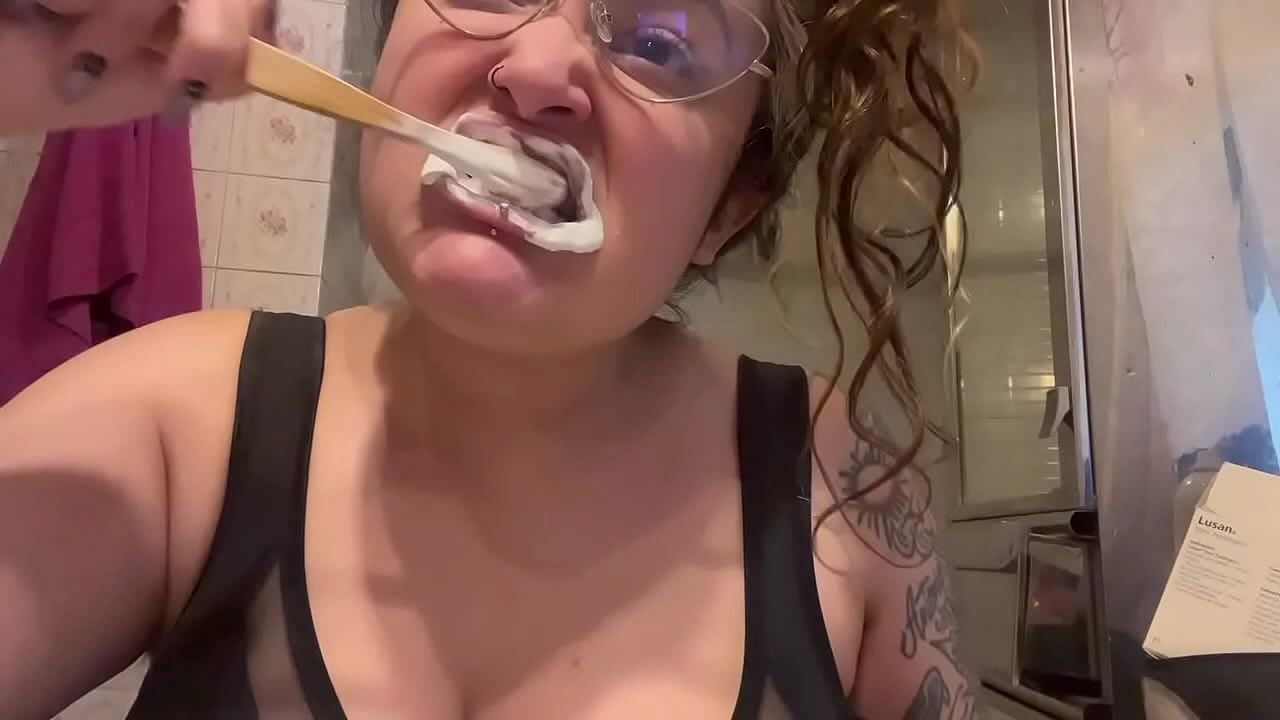 GREAT TEETH BRUSHING KITTY WITH COUGH