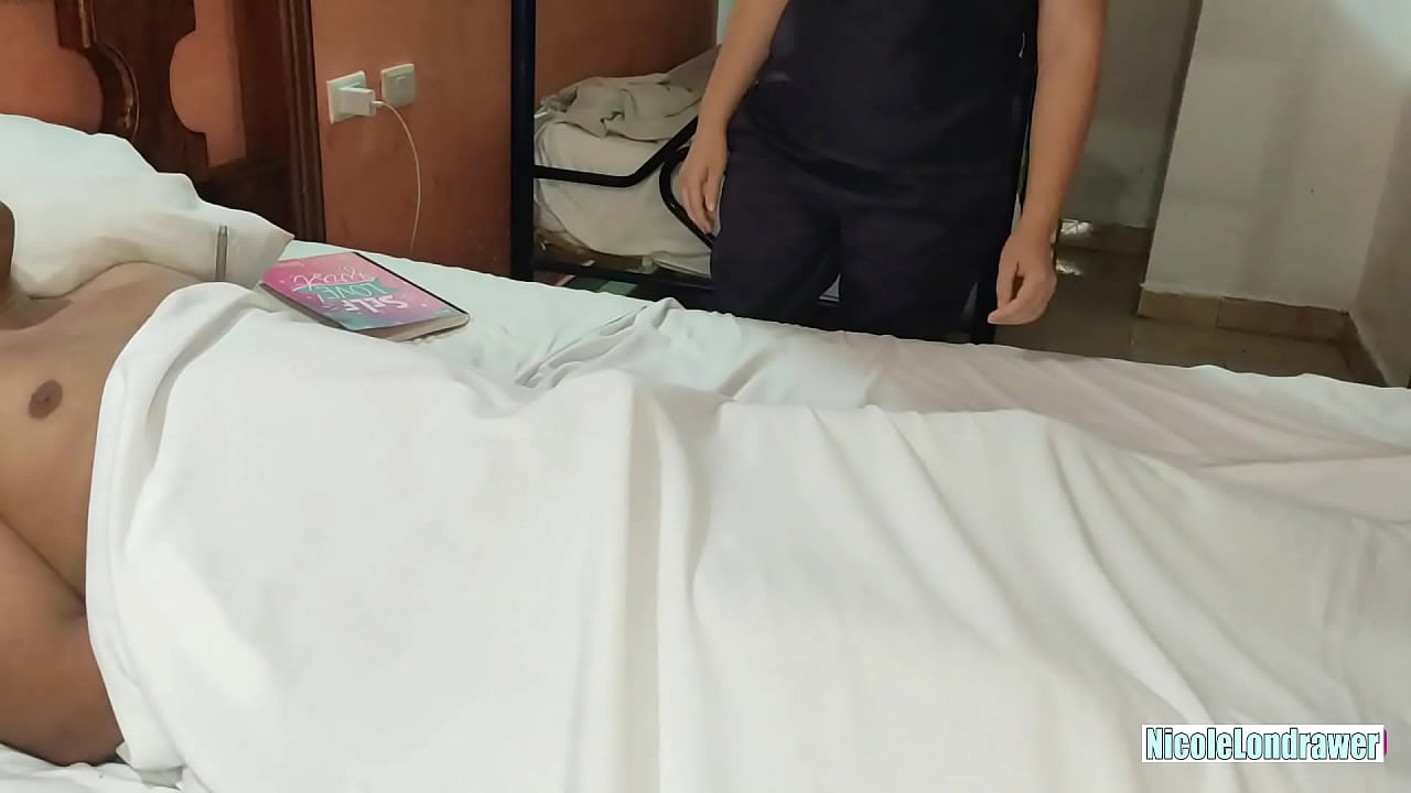 Enfermera le gusta follar con uno de sus pacientes / CAP 1