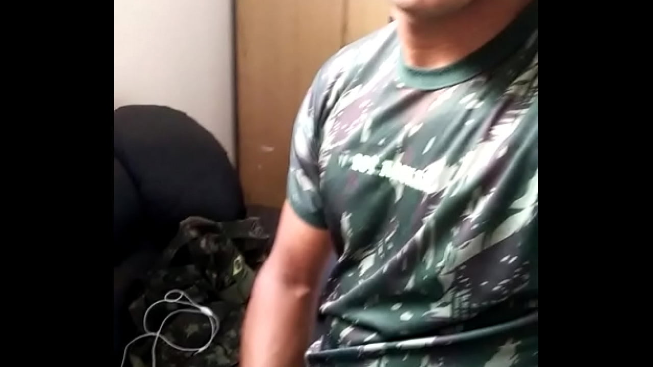 militar avntureiro no trabalho