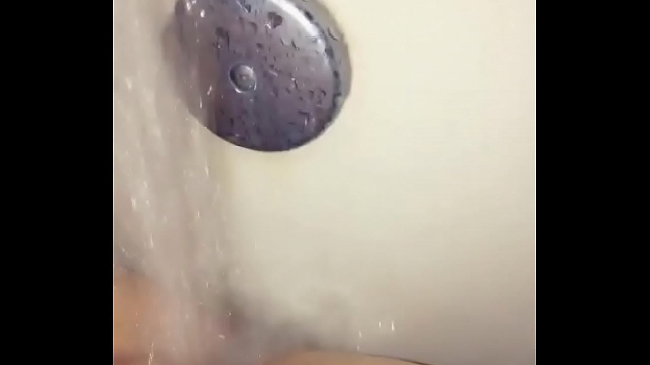 SydneyDivine in shower