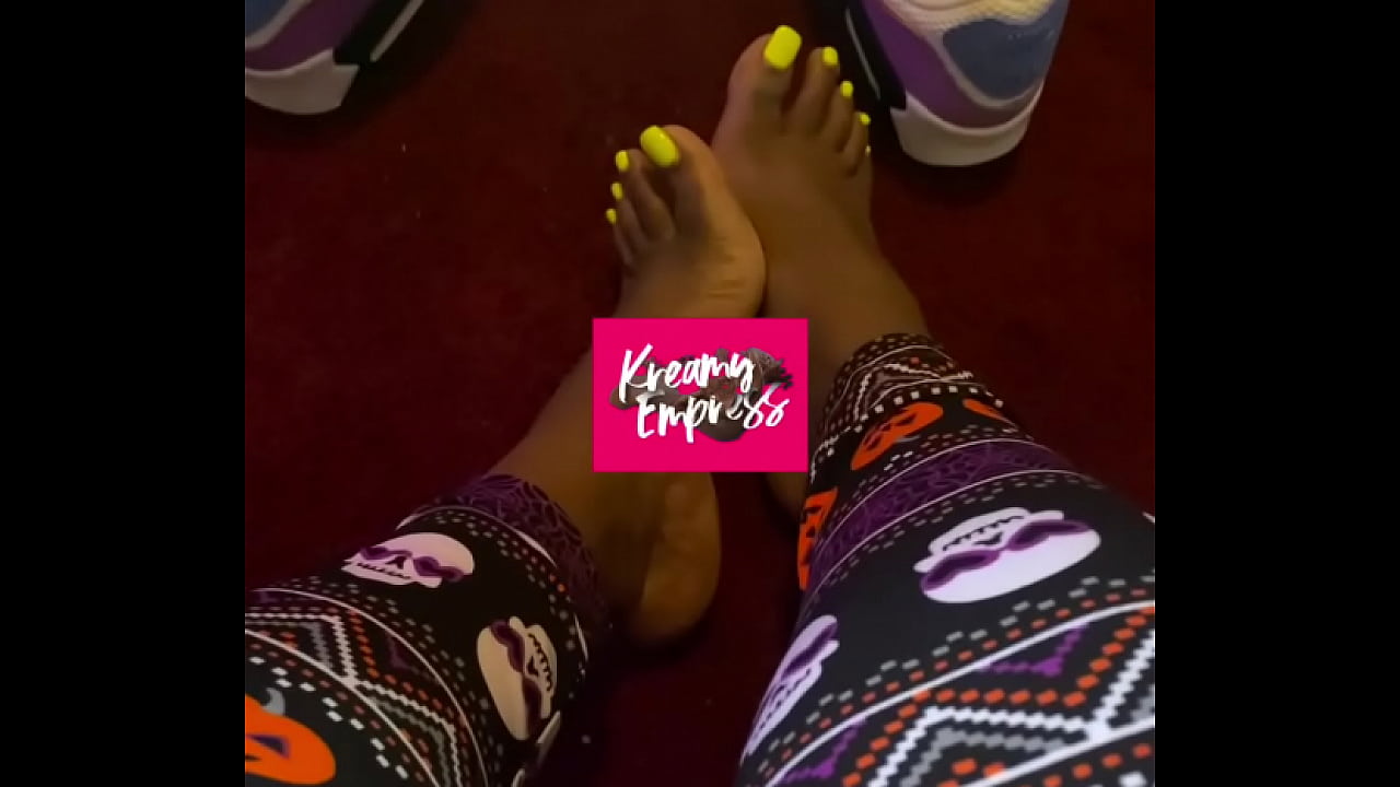 Nice ebony toes