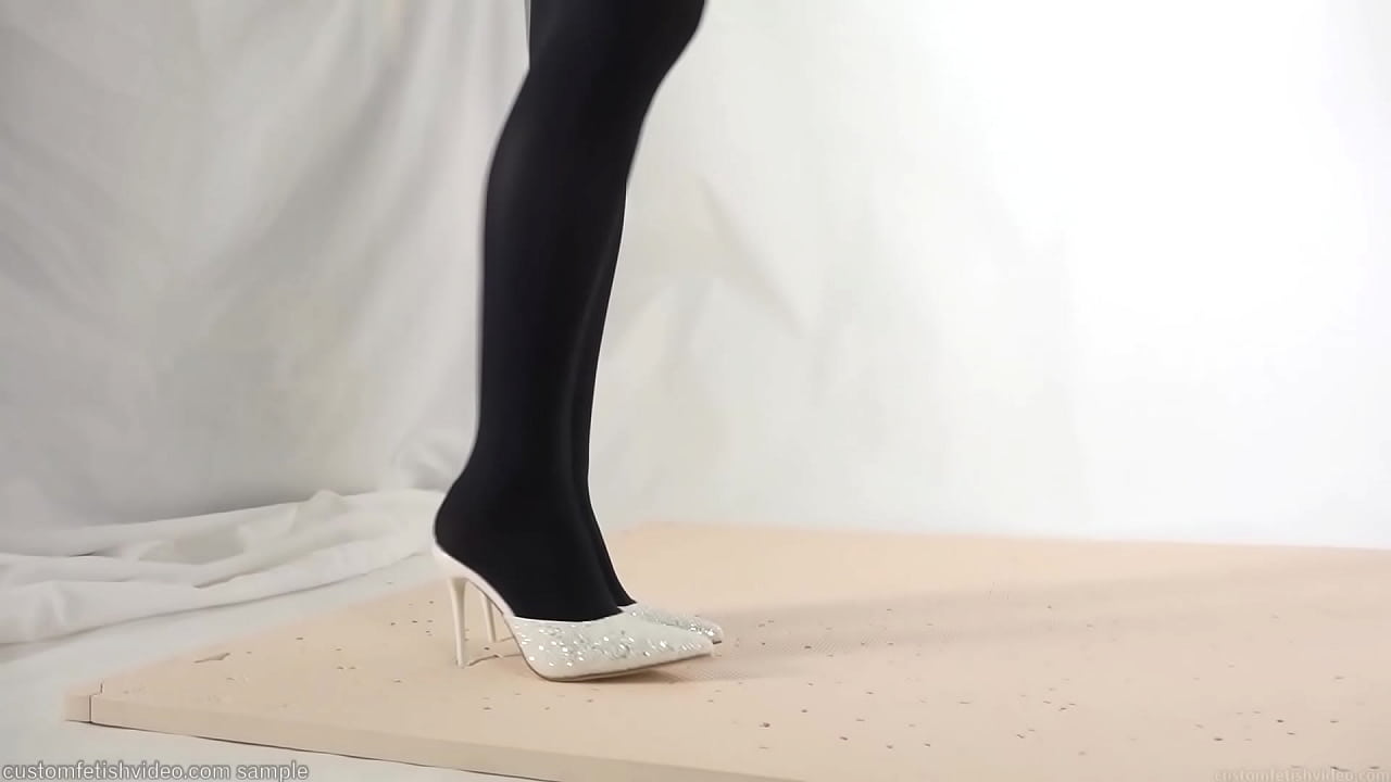 Mark the mat with high heels
