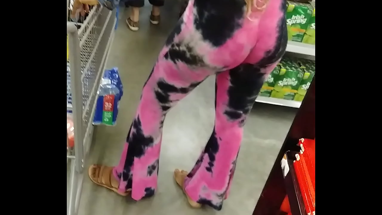 Thick Sexy Ebony candid (Walmart)