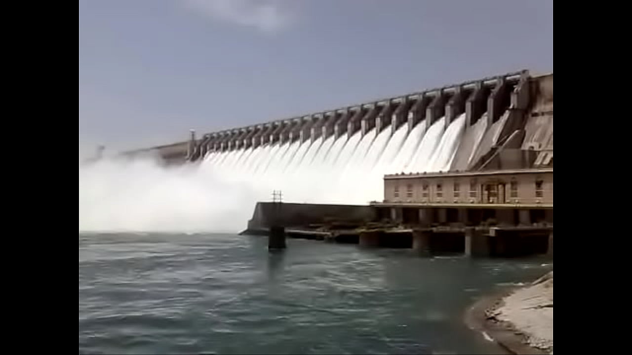 YouTube - Fun at nagarjuna sagar Dam 22 gates open