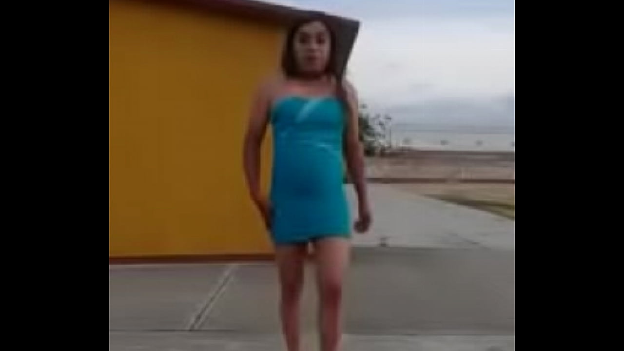 soy una travesti de oaxaca caminando por la calle