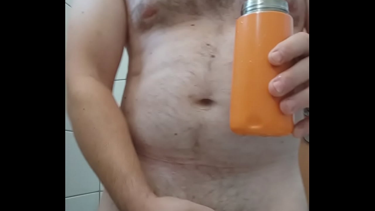 Imi place foarte mult sa ma masturbez la webcam si sa imi beau pisatul si sperma! I really like to masturbate on the webcam and drink my piss and cum!