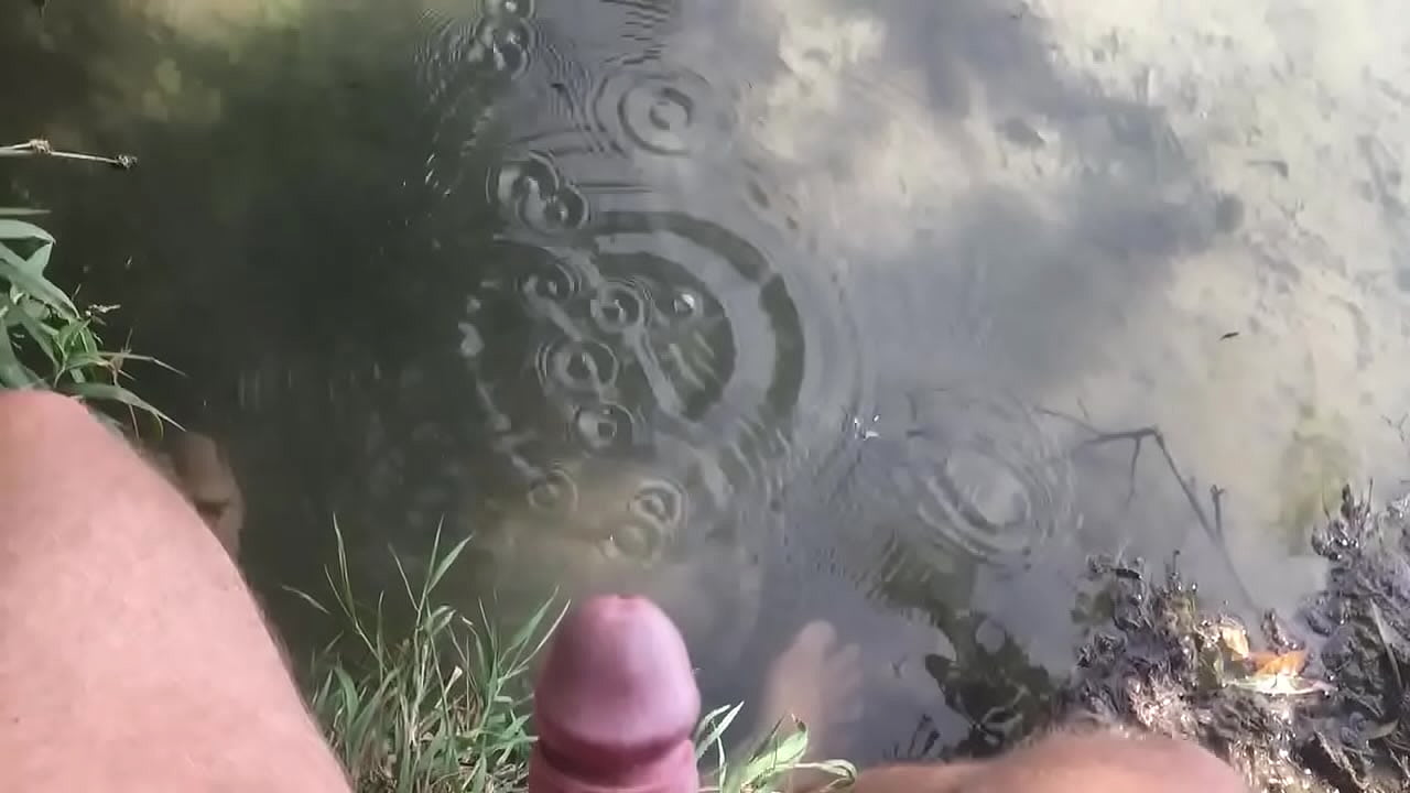 cumming outdoor into the lake