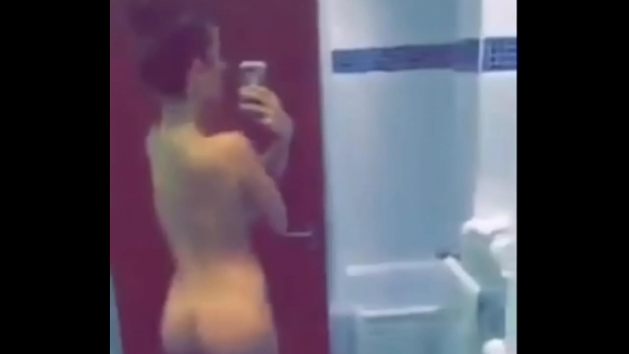 Unashamed girl take selfie video completely naked show big ass
