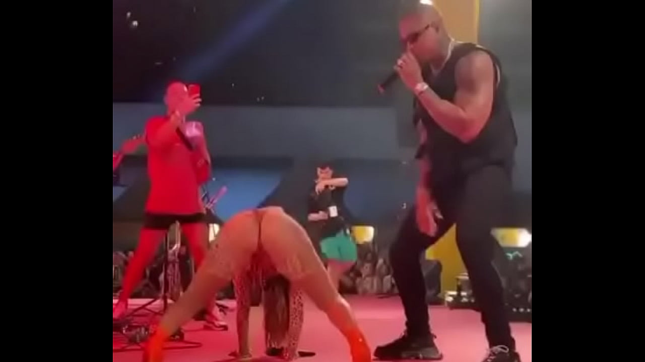 Anitta de calcinha gostosa