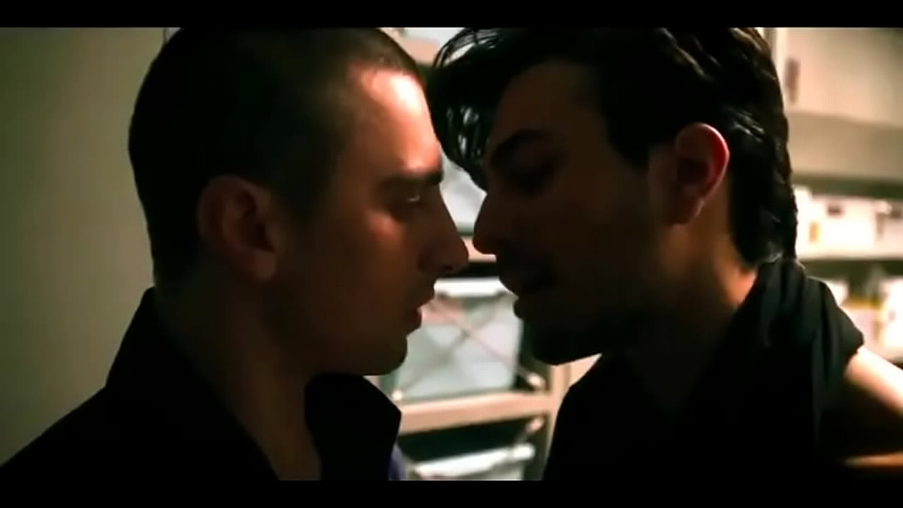 Hot Gay Kiss from Mainstream Television - #1 | GAYLAVIDA.COM